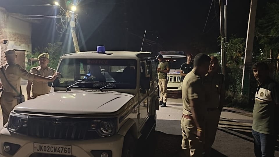 Jammu news: Deadly attack on the owner father and son by entering the chicken shop in Pauni Chak