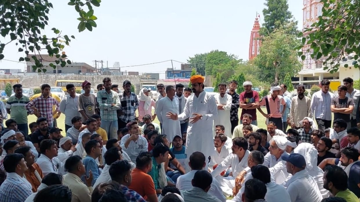 People of 12 villages reached the police station in protest against Khalistani activities,