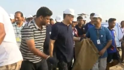 World Ocean Day: Kiren Rijiju engaged in cleaning Besant Beach of Chennai, gave this message to the public