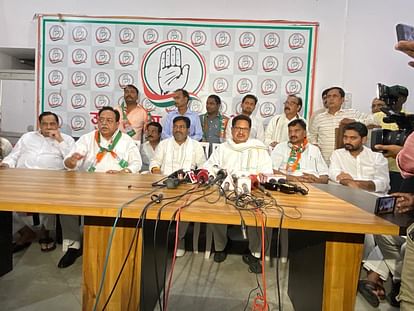 SP leader Chandra Prakash Ray joins Congress.