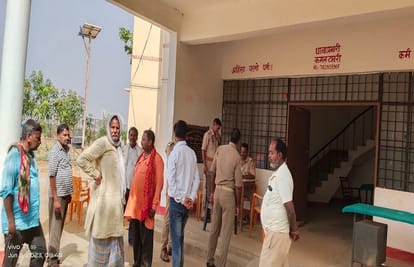 Death of four friends riding bike Painful story of road accident in mirzapur