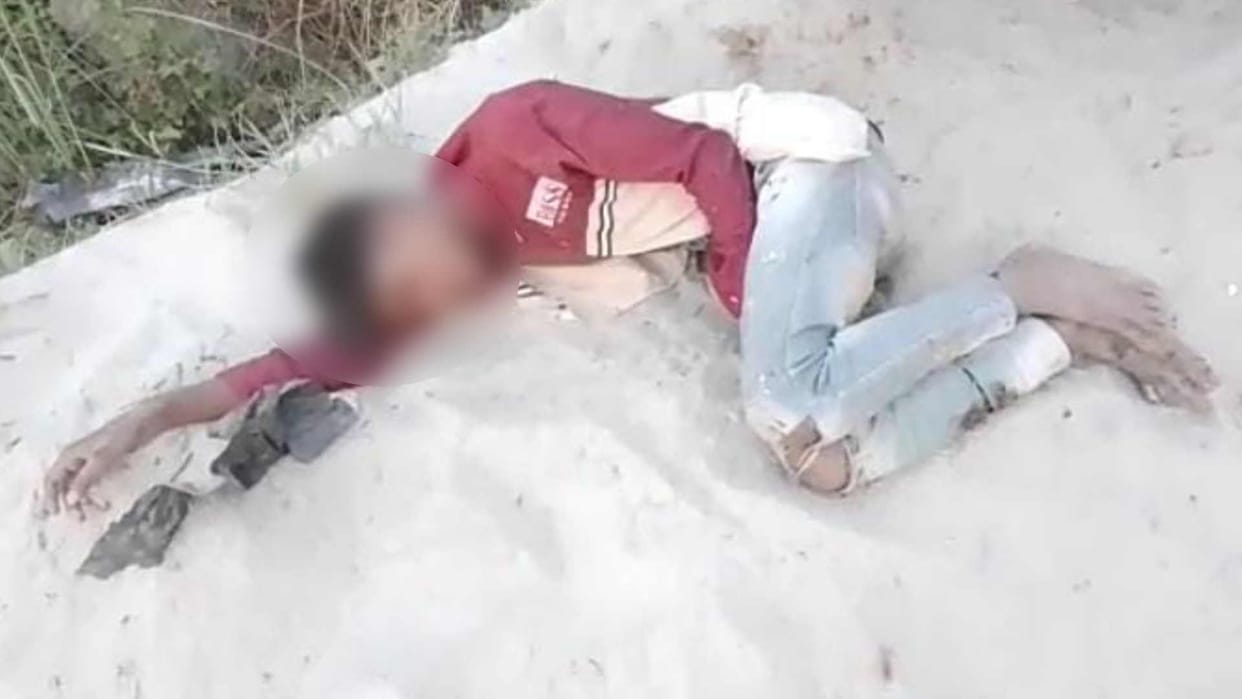 Up News Ambulance Driver Ran Away After Throwing Injured Person on Highway Know Full Matter in Hindi