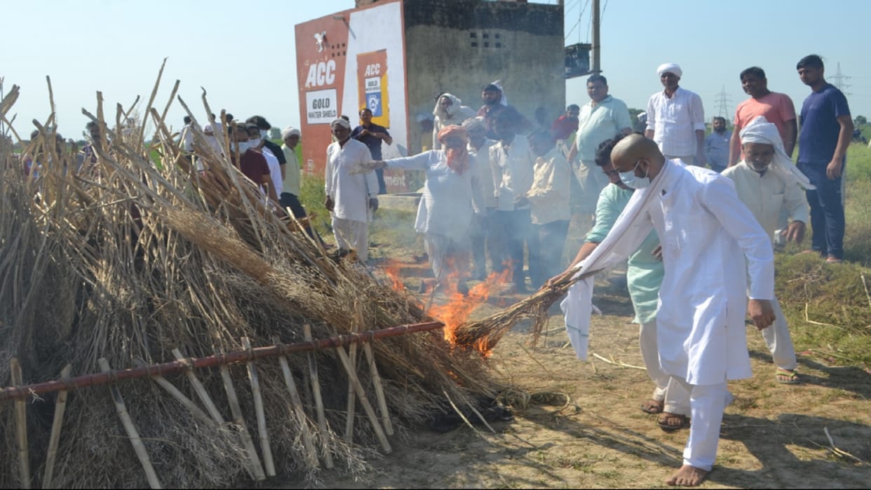 Shamli: Some peoples attended in funeral of Sanjeev Jeeva and police were deployed at various places