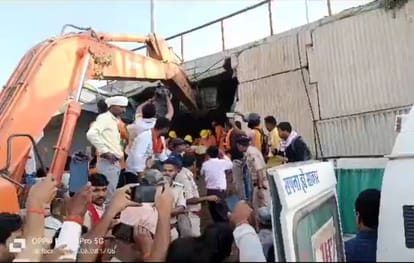 Bihar : Child trapped between pillar and slab of overbridge in Rohtas, SDRF team arrived with oxygen cylinder