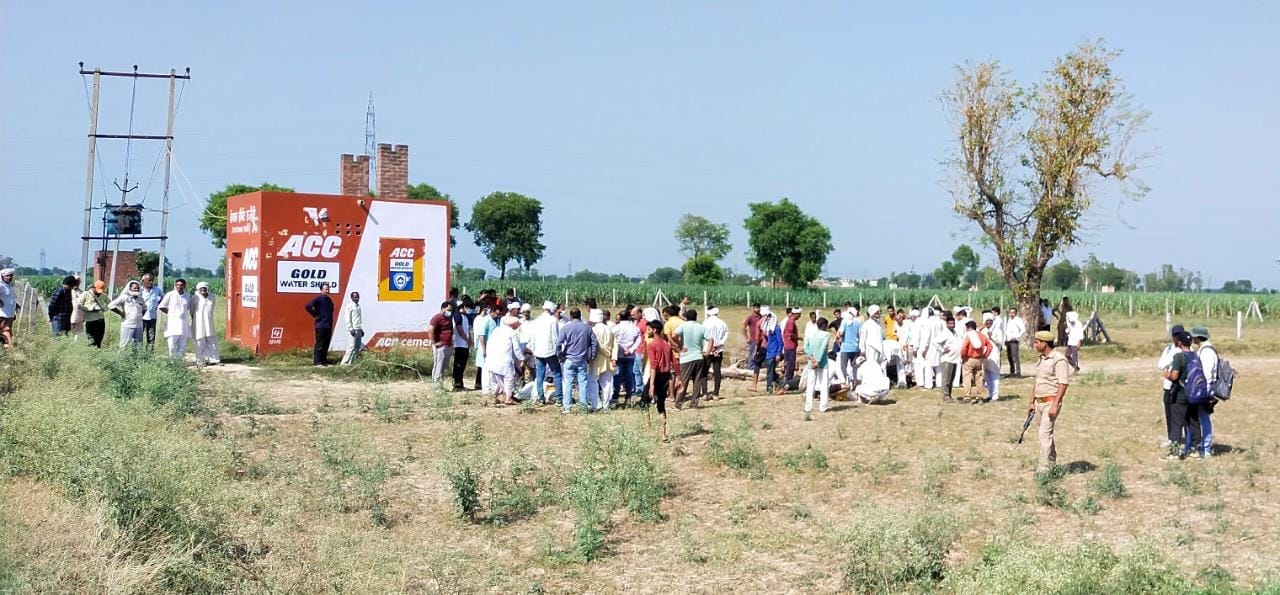 Funeral of criminal Sanjeev Jeeva were performed under police protection in Shamli and see photos
