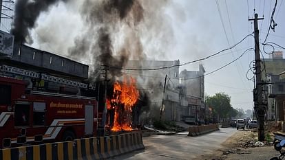 Fire broke out at Jagmohan Motors Maruti showroom in Sonipat, three cars and other goods burnt
