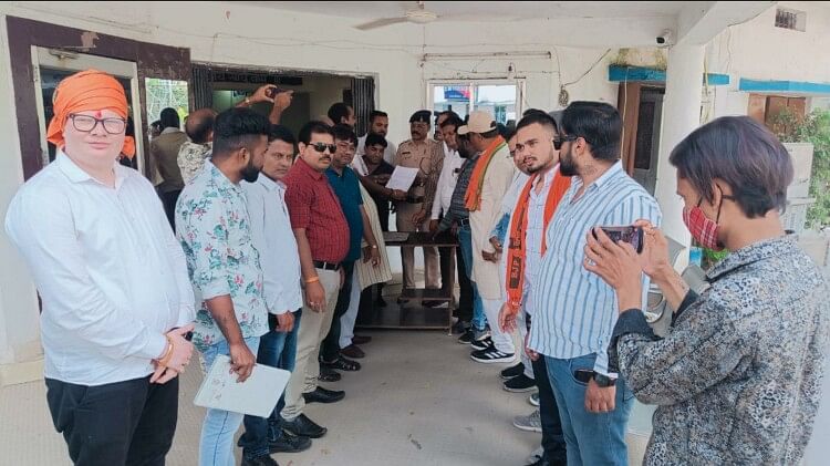 आबकारी मंत्री की 'भाषा' पर भड़के भाजपाई: कवासी लखमा का फूंका पुतला, थाने में शिकायत देकर कार्रवाई की मांग