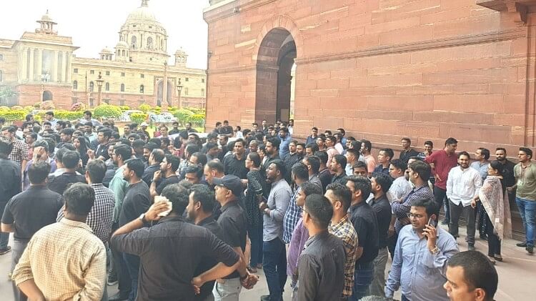 CSS forum organise protest at North Block demanding right to promotion
