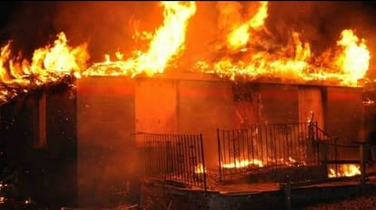 Gas tank explodes in Indore, many people engulfed in fierce fire, houses gutted
