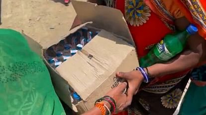 Satna News: Illegal liquor consignment gifted to Musar army, women beat those who bring drugs with sticks
