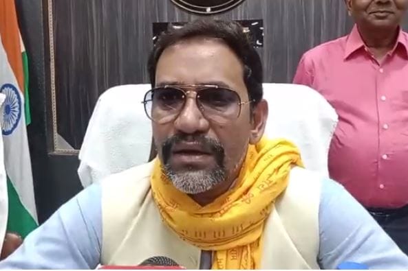 Dinesh Lal Yadav Nirhua said in Azamgarh: 'Brake on flight expectations, no company is ready to come'