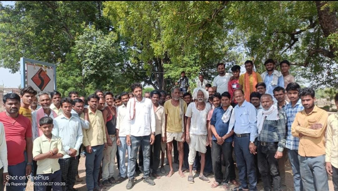 No electricity in a village of Chhatarpur from one year, people protested by celebrating the anniversary