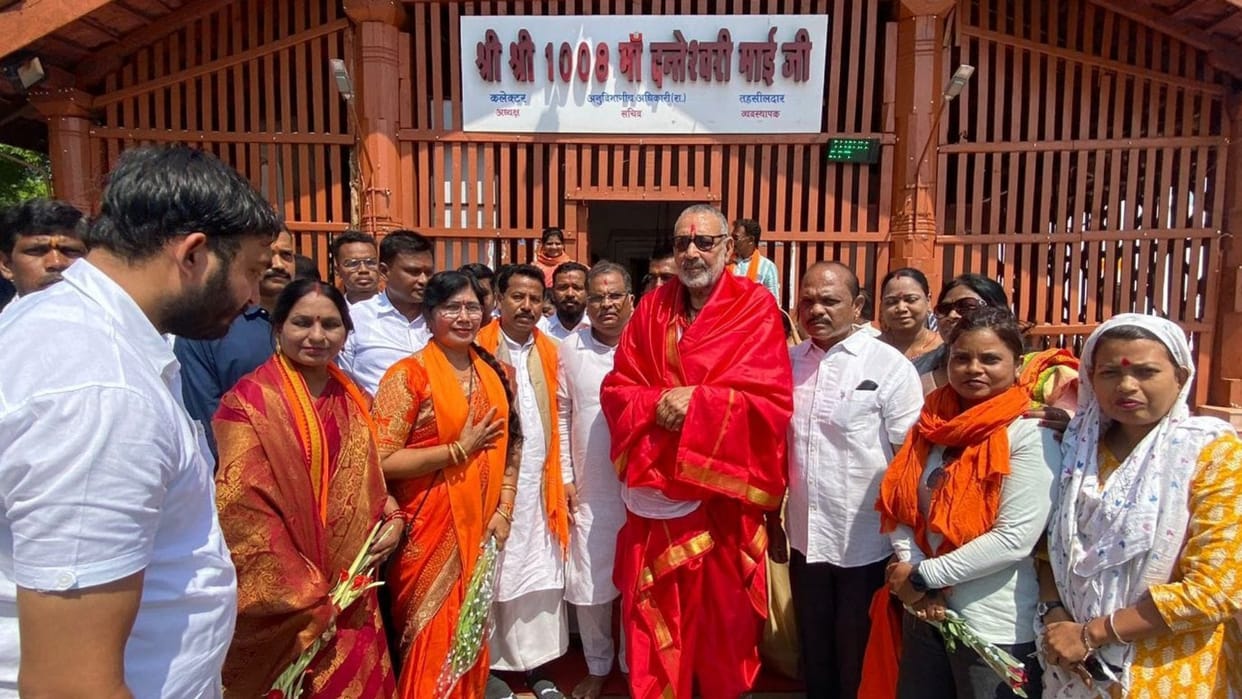 Union minister Giriraj Singh worshiped at Danteshwari temple in Dantewada