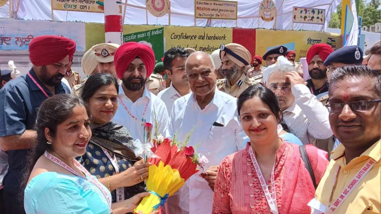 Punjab Governor Banwarilal Purohit visits border villages in Firozpur