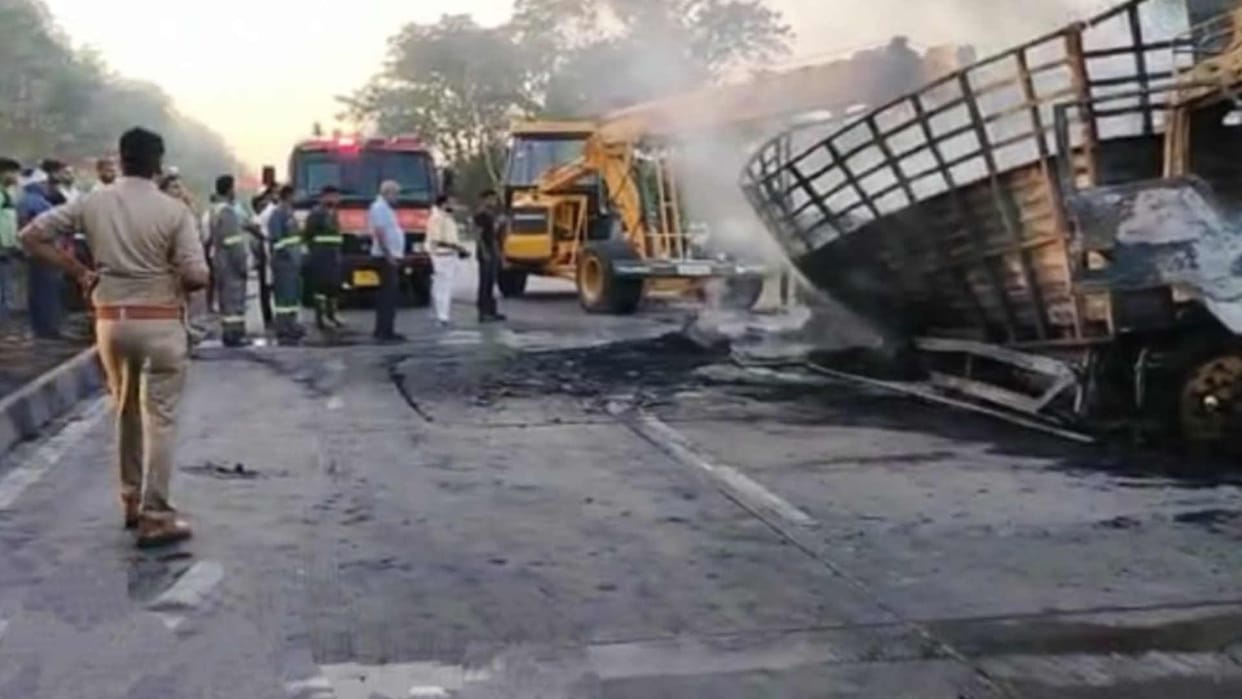 DCM going to Gorakhpur after loading polythene became fire ball