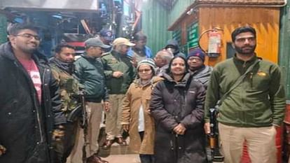 Jammu Kashmir: 250 tourists stranded during ropeway ride in Gulmarg, police rescue