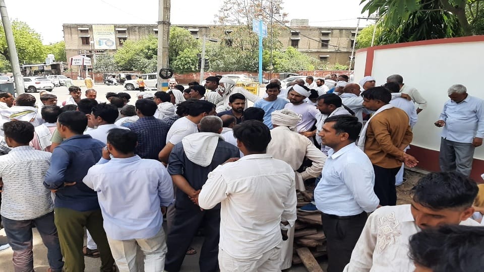 Pump operator suicide case, Relatives met Hisar ADGP to arrest accused, refused to pick up dead body
