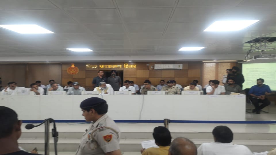 Home Minister Anil Vij reached Hisar in meeting of Public Complaint Committee, DSP Rohtas ordered to suspended