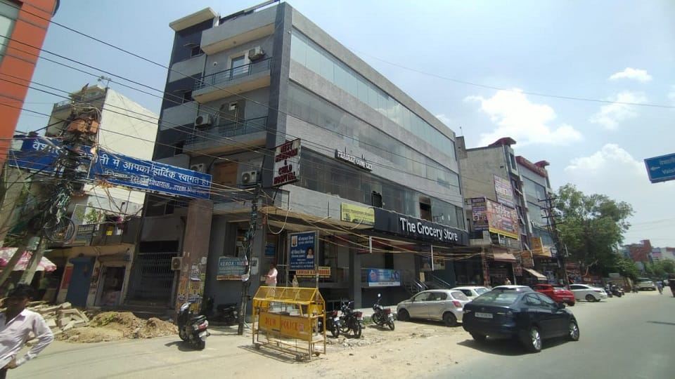 Fire broke out at a hospital for newborns in Vaishali Colony New Delhi