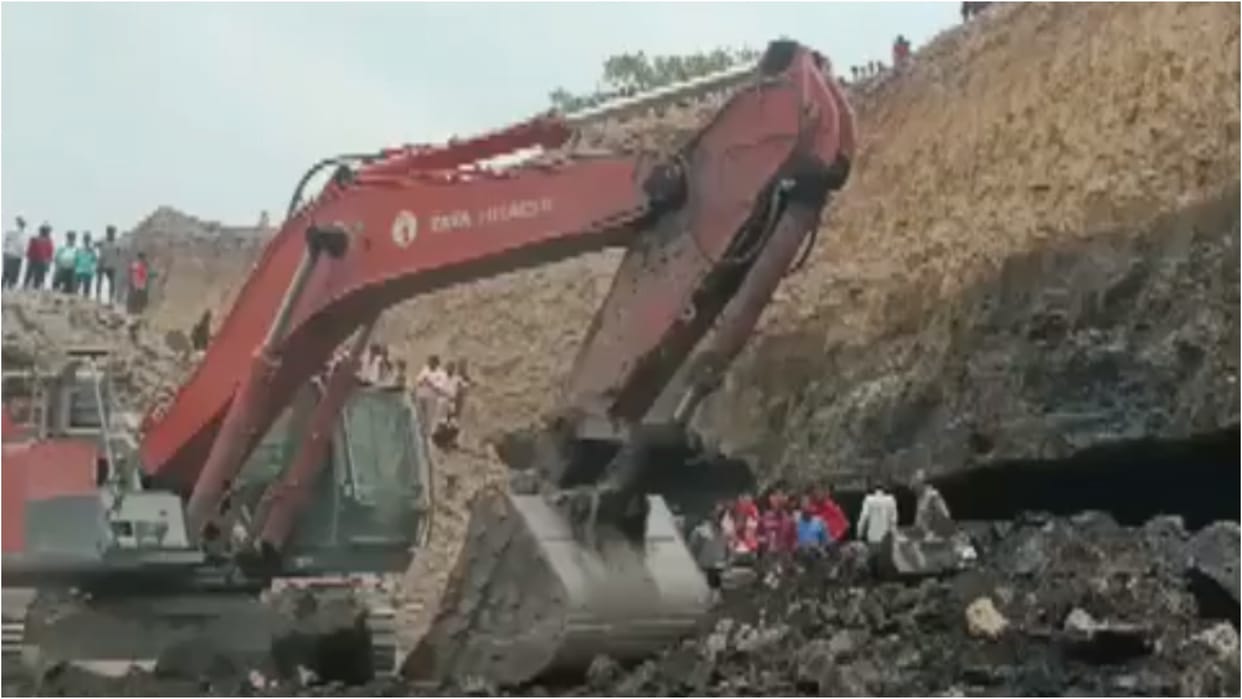 illegal coal mine collapse in Jharkhand Dhanbad many died and feared trapped Latest News Update