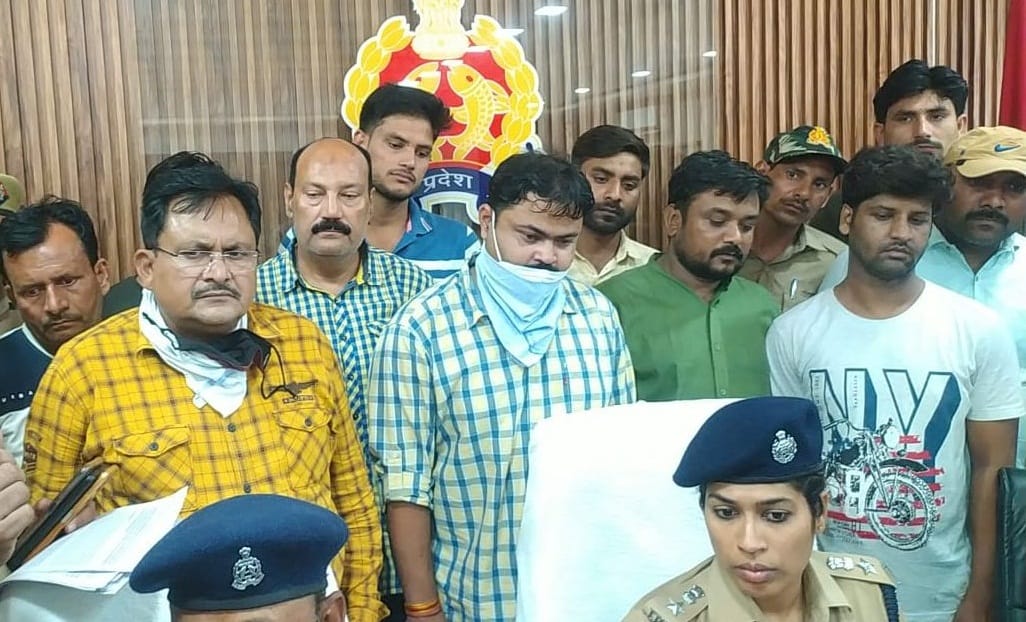 50 kg of silver was looted on Bundelkhand Expressway, seven including inspector and inspector arrested