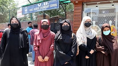 Muslim girl students banned from wearing abaya in Srinagar school, politics valley heats up