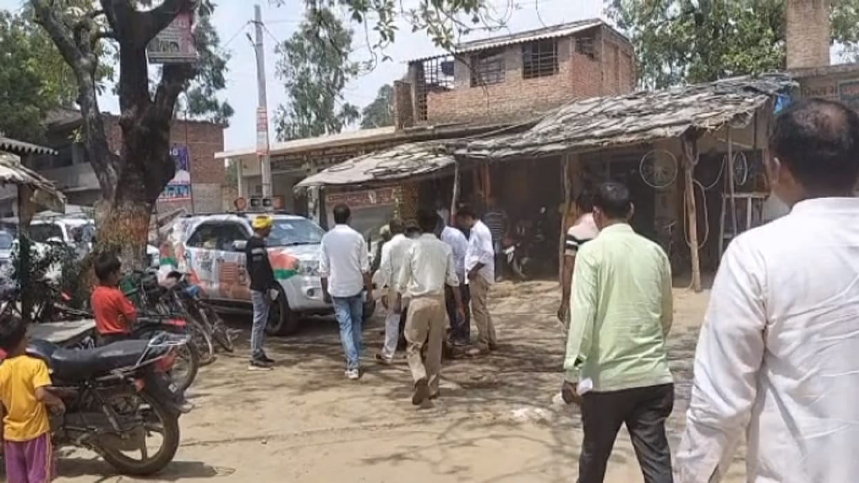 Raebareili News : Outsourcing employee jumped in front of Union Minister's car