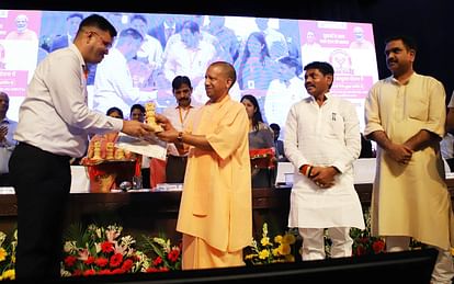 CM Yogi said, the meaning of Abhyudaya is to work in association with the schemes of the government