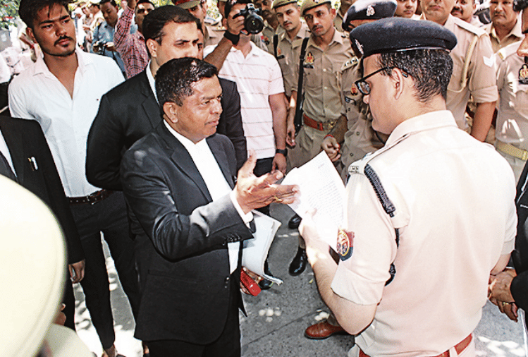 Meerut News Live: Army jawans searched the court premises for hours,