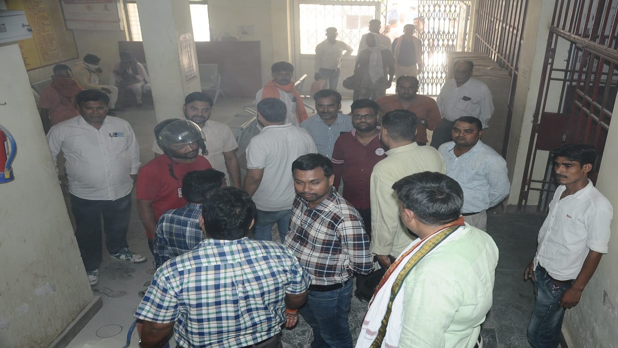 CMO office caught fire due to short circuit, employees and officers ran away after saving their lives