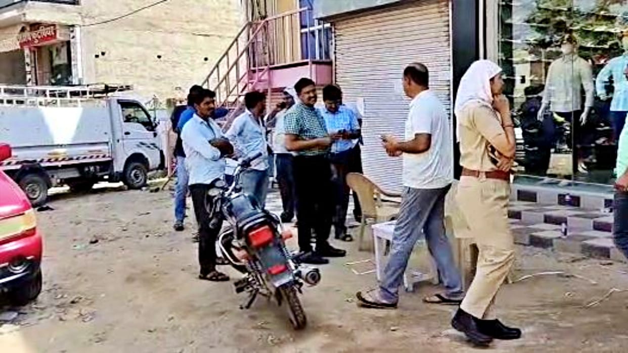 Jhunjhunu Chidawa town sealed the ancestral house of suspended Additional SP Divya Mittal