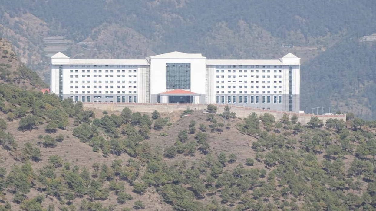 Robotic surgery will start simultaneously in Chamiana Super Specialty, Tanda Medical College