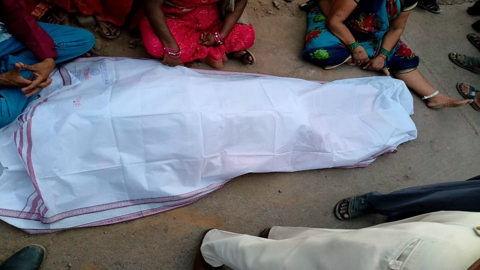 सड़क हादसे में महिला की मौत