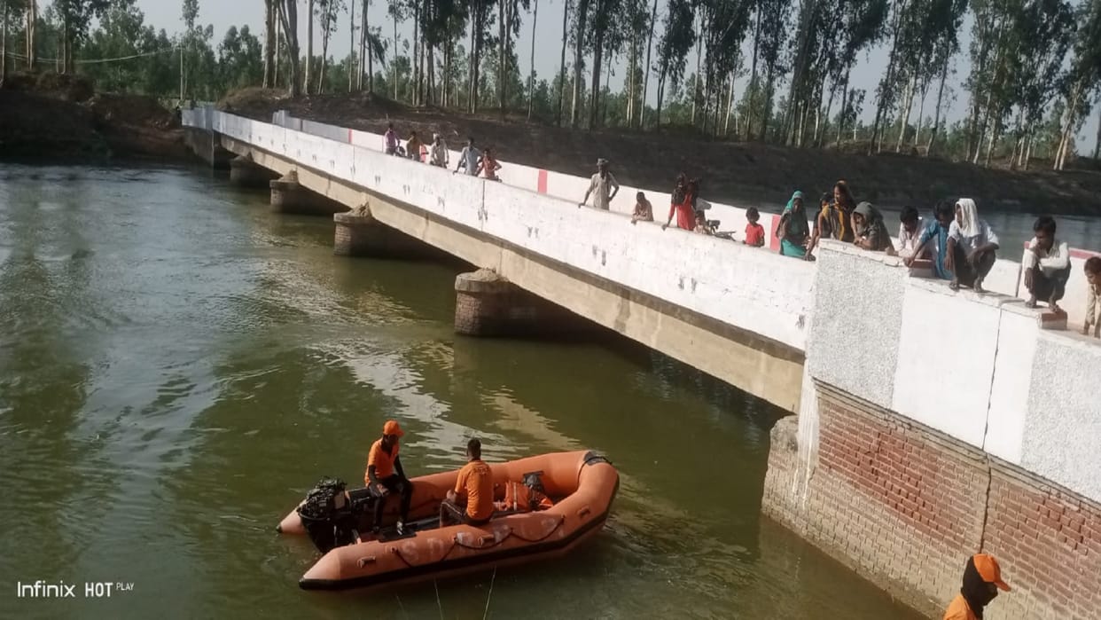 girl jumped into canal by writing a suicide note In Amroha
