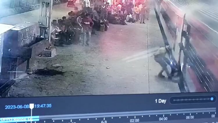Woman's Leg Slipped While Getting Off The Moving Train At The Station ...