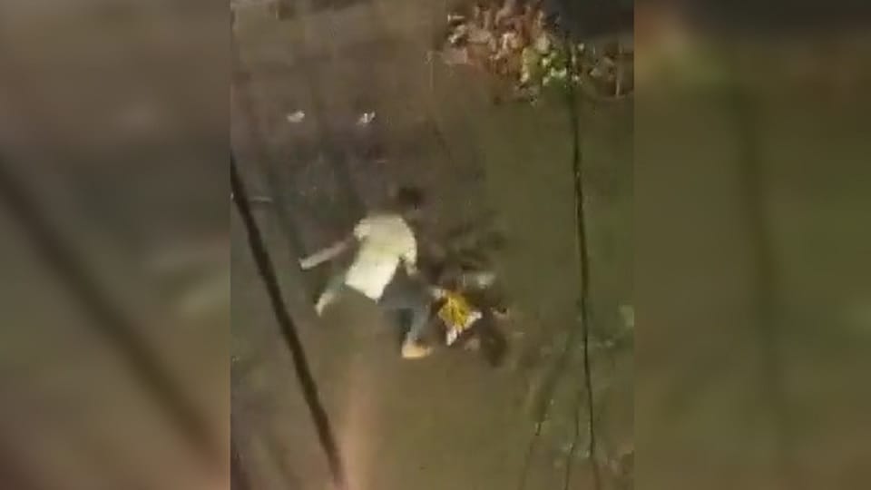 A man attacked a young man with a knife in Delhi's Nand Nagri police station area