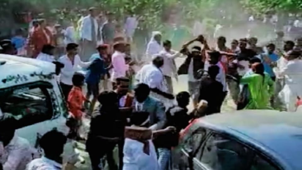 Barabanki: Two baraats clashed with each other, 18 injured in stone pelting