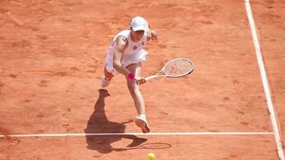 French Open: विश्व नंबर-1 इगा स्वियातेक तीसरी बार फ्रेंच ओपन जीतीं, गैरवरीय कैरोलिना मुचोवा का सपना टूटा french open womens final 2023 Iga Swiatek beats Karolina Muchova to win French Open for the third time