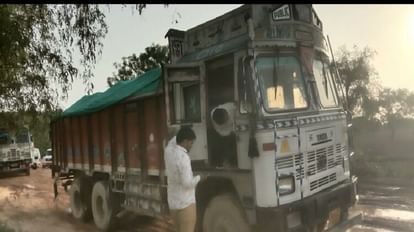 खनन का माफियाओं को गजब का खेल: ओवरलोड डंपर का घर बैठे कर देते हैं इंजन बंद, परेशानी में आरटीए टीम Amazing game of mining mafia, sitting at home of overloaded dumper, engine shuts down, RTA team in trouble