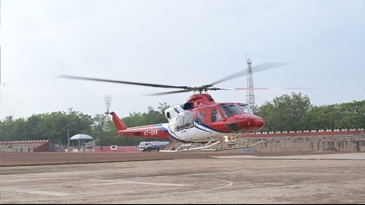 CG board Toppers students traveled from sky to Raipur, said- dreams fulfilled by sitting in a helicopter