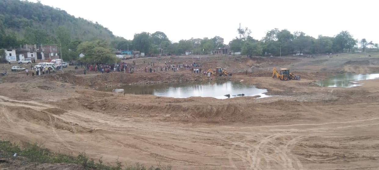 MP News: A woman and a teenager died due to mudslide in Bhopal