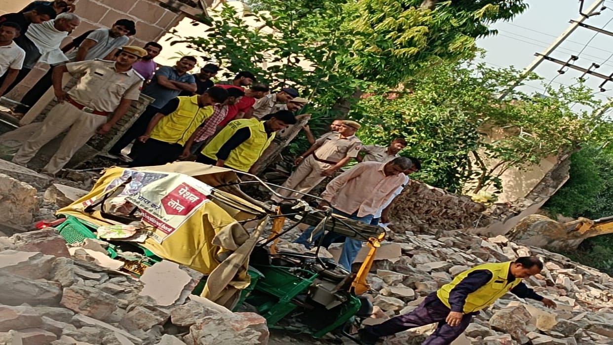 Bharatpur Tempo driver died due to collapse of hotel wall minister Vishvendra Singh arrived
