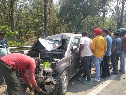 Accident Car trampled four including three women riding two scooties Khatima Uttarakhand news