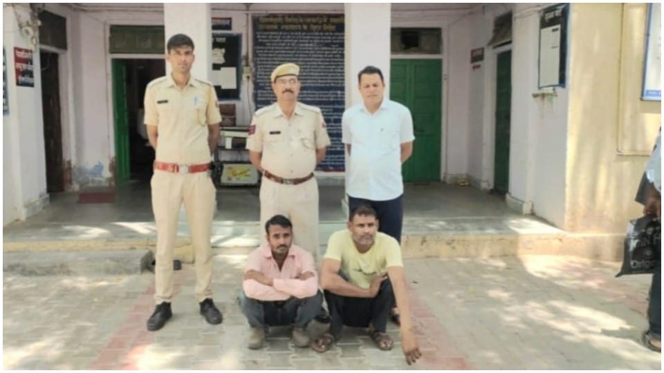 Dausa police arrested two youths who carried out the theft incident