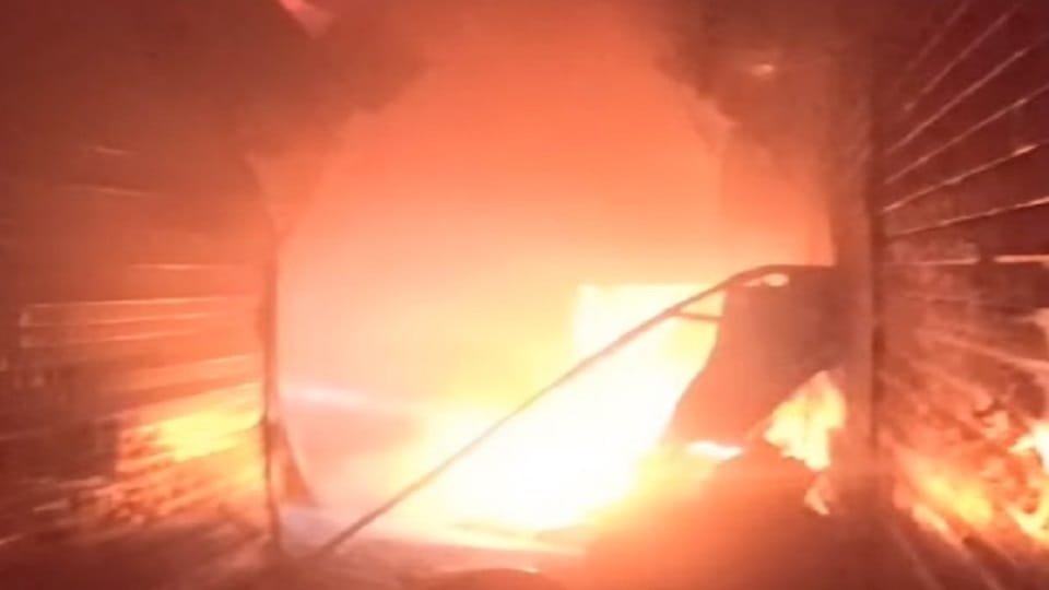 Liquor party in Baran Bhoomi Vikas Bank employee fainted while cooking fire broke out