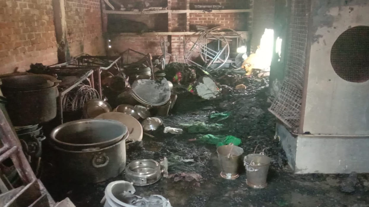 Auraiya: Goods worth 40 lakhs burnt due to fire in tent godown