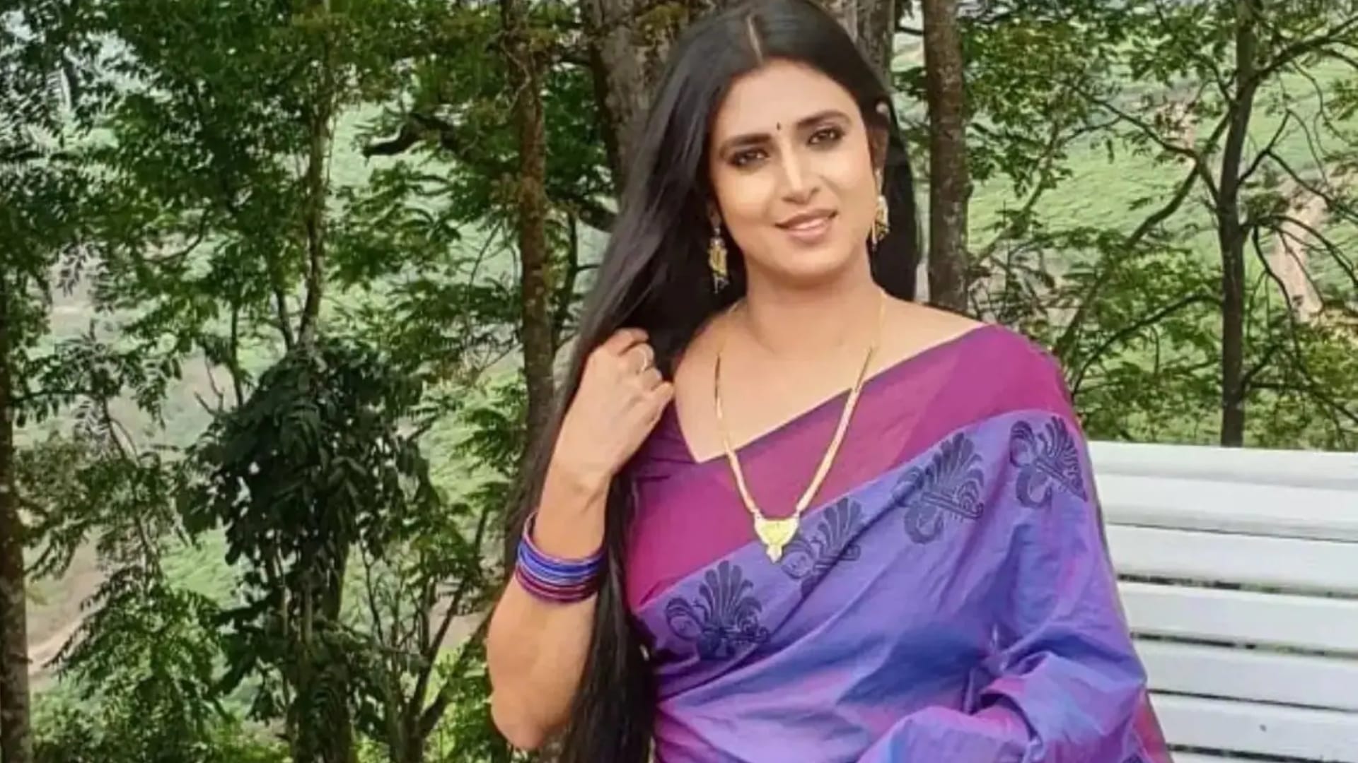 Adipurush Prabhas Criticised by Kasthuri Shankar Said She Feels Actor Look Like Karna not Rama