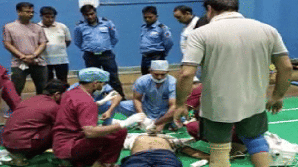 player died of heart attack while playing badminton in Noida