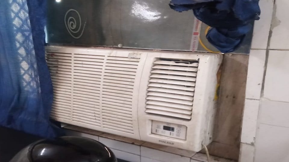 Ward AC closed sheets not laid on the bed