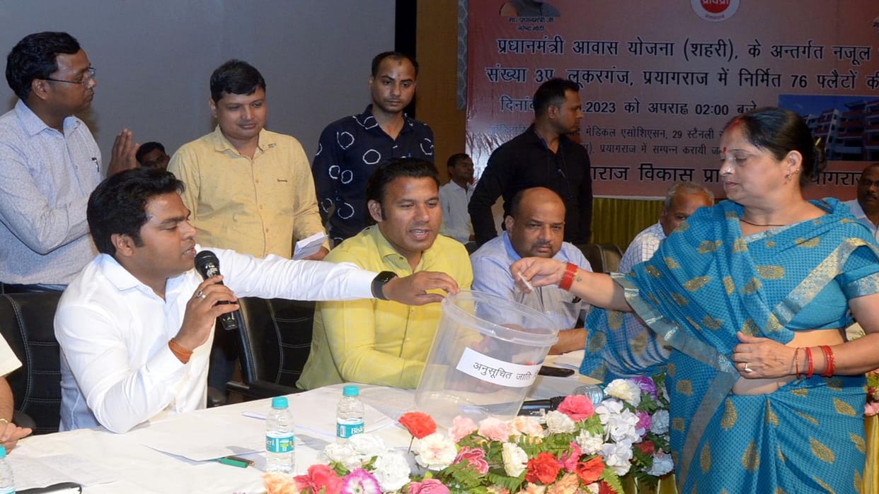 The chief gave the documents of Lipsa's house on the land freed from Atiq to Yogi